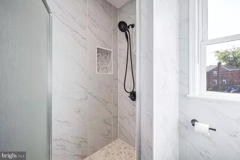 Bath - 807 Lanark Way, Silver Spring, MD 20901 photo 2 of 4