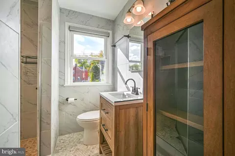 Bath - 807 Lanark Way, Silver Spring, MD 20901 photo 1 of 4
