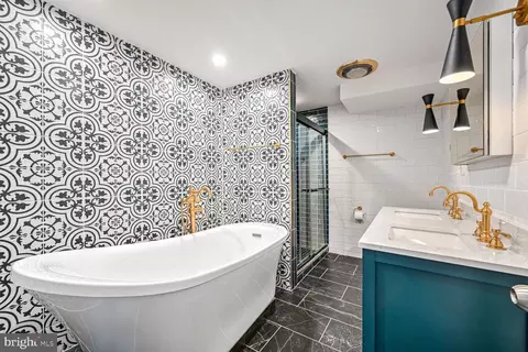 Bath - 807 Lanark Way, Silver Spring, MD 20901 photo 3 of 4