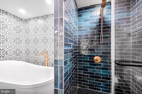 Bath - 807 Lanark Way, Silver Spring, MD 20901 photo 4 of 4