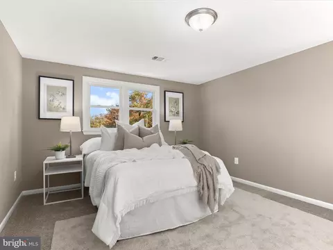 Bedroom - 9913 Markham St, Silver Spring, MD 20901 photo 4 of 6