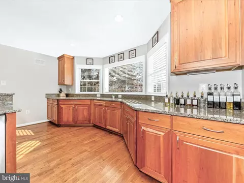 15121 Sugarland Rd, Poolesville, MD 20837 photo 3