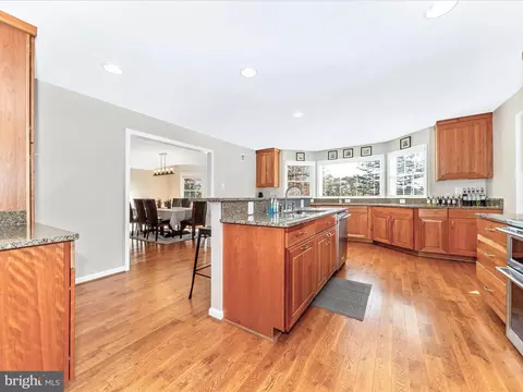 15121 Sugarland Rd, Poolesville, MD 20837 photo 2