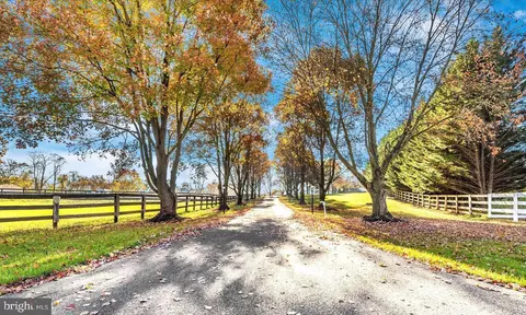 15121 Sugarland Rd, Poolesville, MD 20837