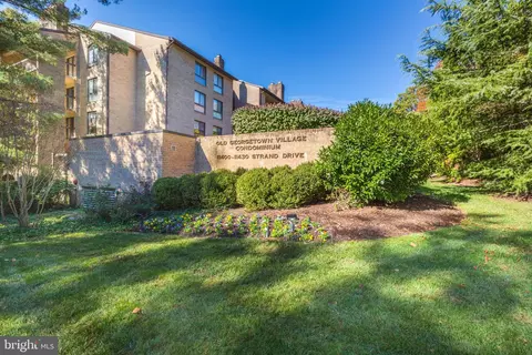 11420 Strand Dr #R-201, Rockville, MD 20852