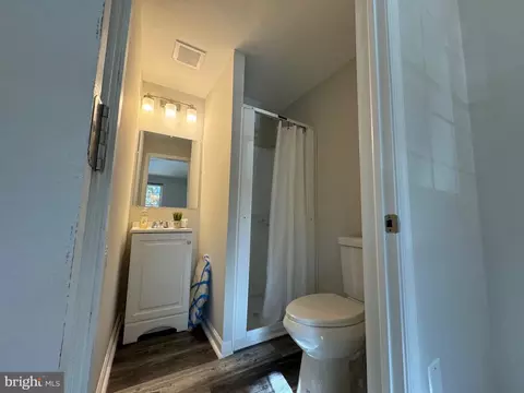 Bath - 21 Habersham Ct, Silver Spring, MD 20906 photo 4 of 4
