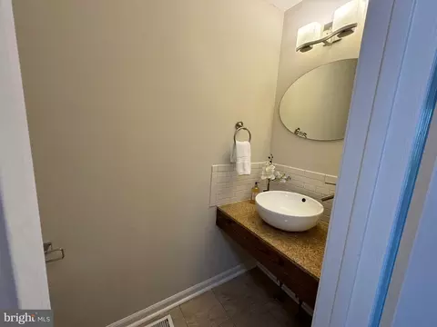 Bath - 21 Habersham Ct, Silver Spring, MD 20906 photo 1 of 4