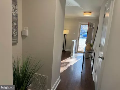Entry Way - 21 Habersham Ct, Silver Spring, MD 20906 photo 1 of 4