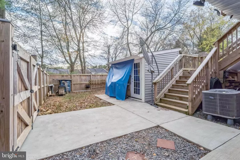 Exterior - 9200 Oriole Pl, Gaithersburg, MD 20879 photo 4 of 6