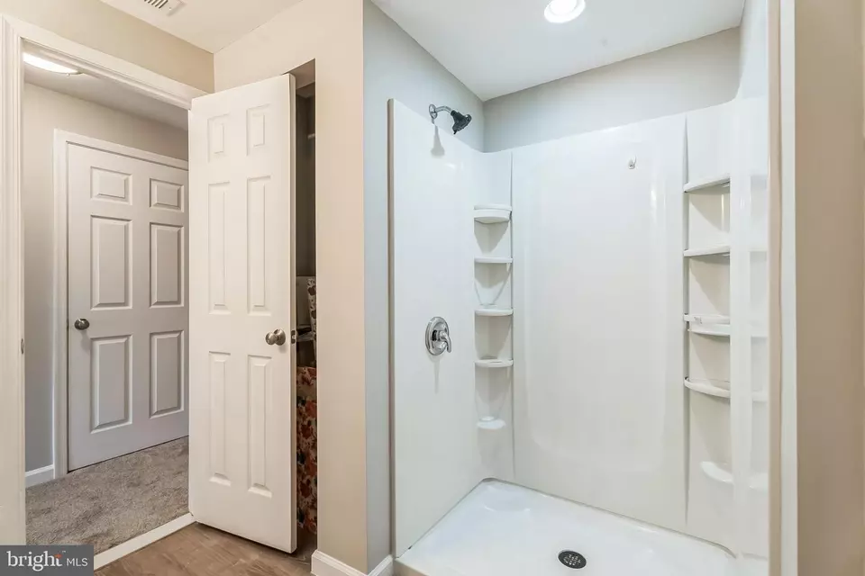 Entry Way - 9200 Oriole Pl, Gaithersburg, MD 20879 photo 8 of 8