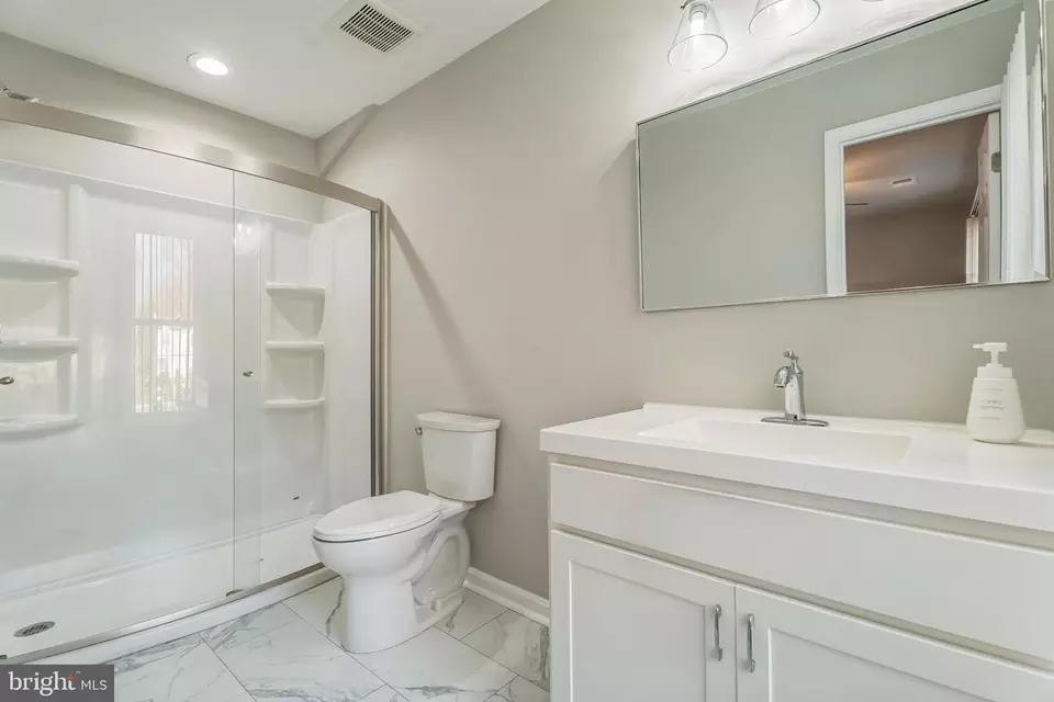 Entry Way - 9200 Oriole Pl, Gaithersburg, MD 20879 photo 4 of 8
