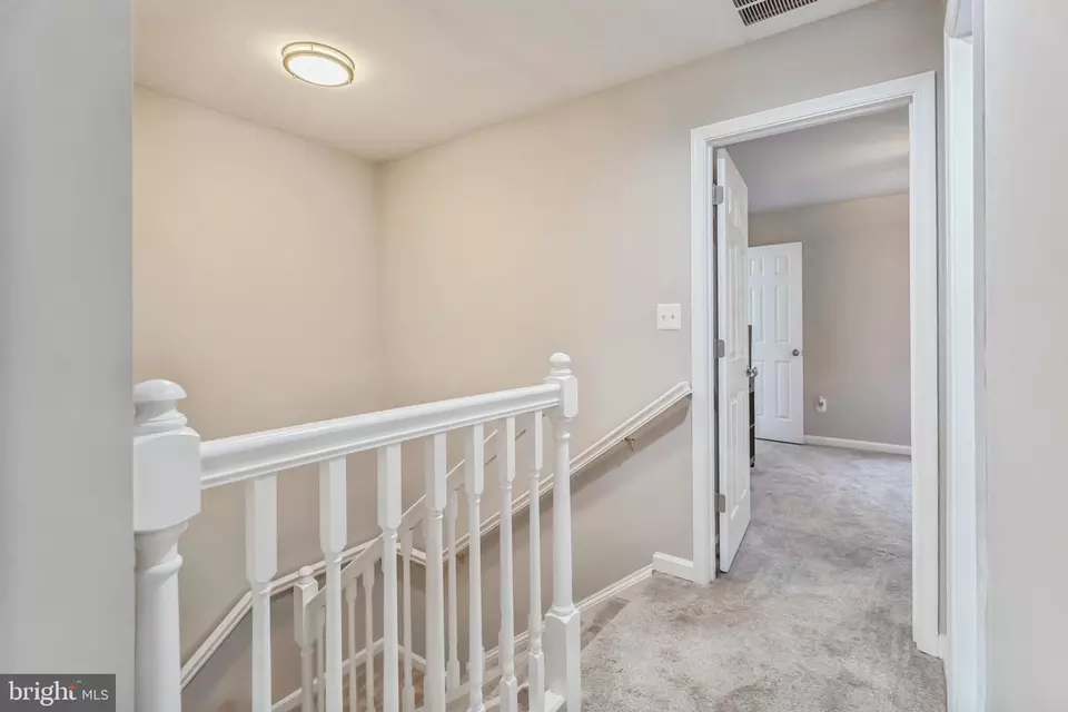 Entry Way - 9200 Oriole Pl, Gaithersburg, MD 20879 photo 3 of 8