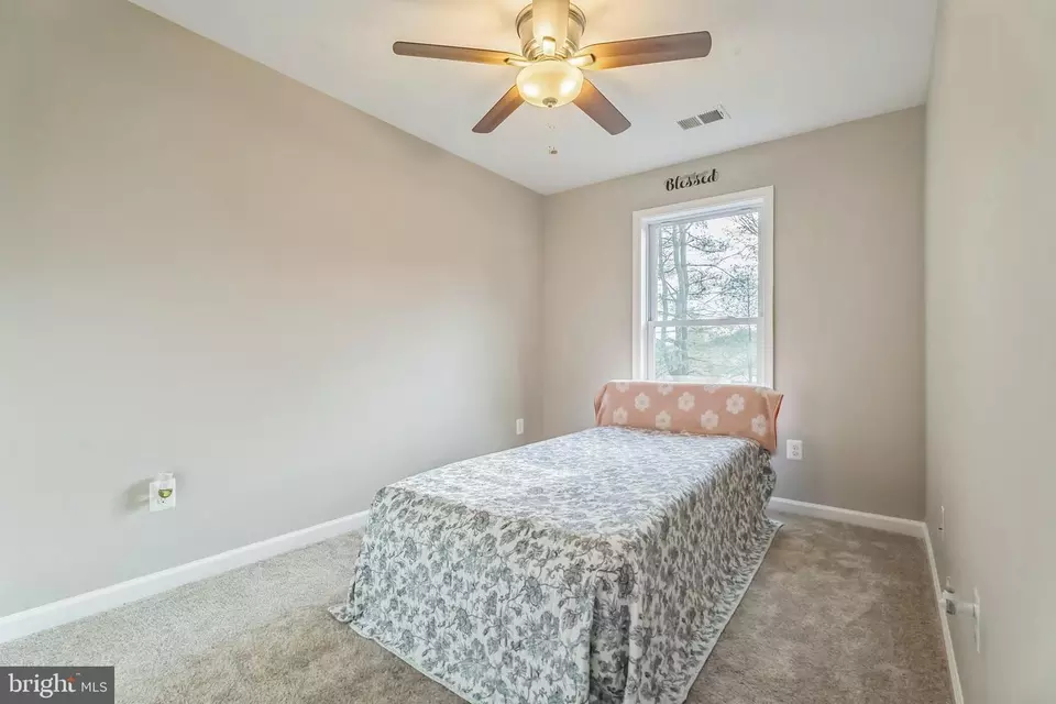 Bedroom - 9200 Oriole Pl, Gaithersburg, MD 20879 photo 3 of 4