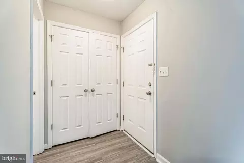 Entry Way - 9200 Oriole Pl, Gaithersburg, MD 20879 photo 1 of 8