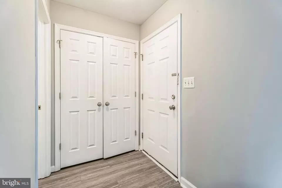 Entry Way - 9200 Oriole Pl, Gaithersburg, MD 20879 photo 1 of 8