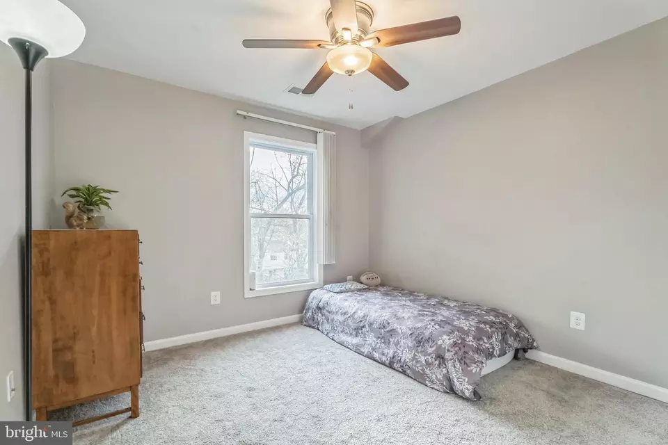 Bedroom - 9200 Oriole Pl, Gaithersburg, MD 20879 photo 4 of 4