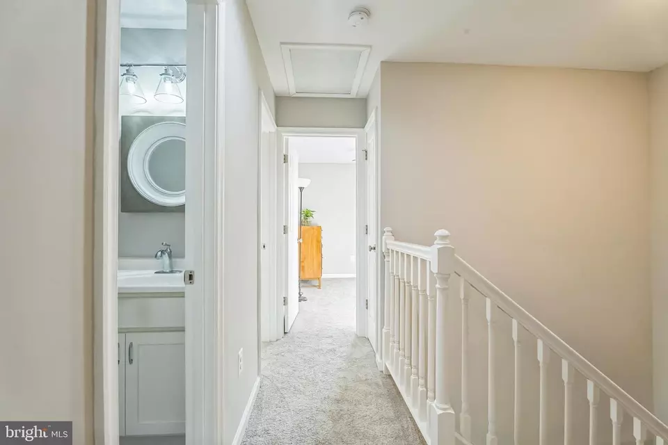 Entry Way - 9200 Oriole Pl, Gaithersburg, MD 20879 photo 5 of 8