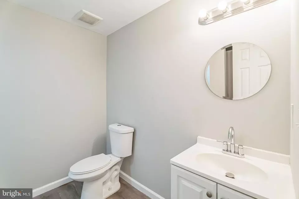 Entry Way - 9200 Oriole Pl, Gaithersburg, MD 20879 photo 7 of 8