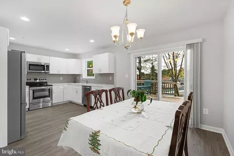 Dining - 9200 Oriole Pl, Gaithersburg, MD 20879 photo 1 of 3