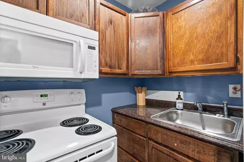 Kitchen - 2818 Strauss Ter, Silver Spring, MD 20904 photo 4 of 4