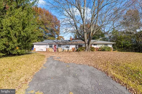24411 Woodfield Rd, Gaithersburg, MD 20882