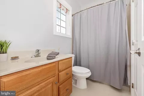 Bath - 18002 Bliss Dr, Poolesville, MD 20837 photo 4 of 5