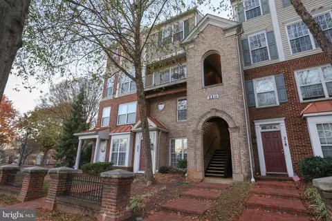 220 A Fallsgrove Blvd #3, Rockville, MD 20850
