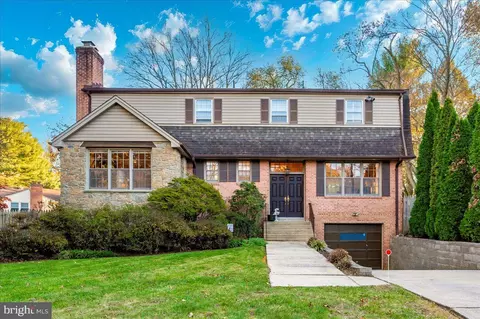 4 Van Dyck Ct, Potomac, MD 20854
