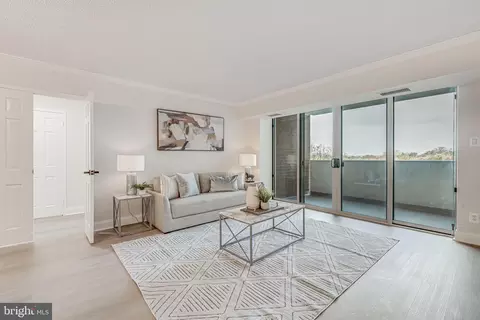 4601 N Park Ave #1012, Chevy Chase, MD 20815
