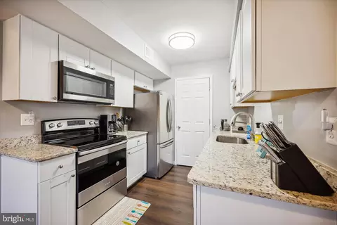 Kitchen - 20249 Shipley Ter #301, Germantown, MD 20874 photo 3 of 4