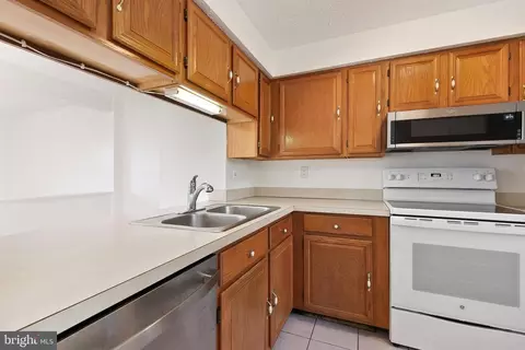 Kitchen - 1 Shelldrake Ct, Damascus, MD 20872 photo 4 of 5