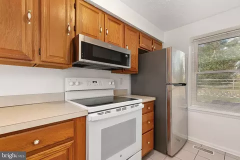 Kitchen - 1 Shelldrake Ct, Damascus, MD 20872 photo 2 of 5