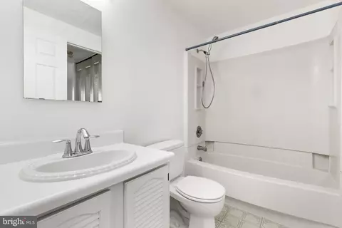 Bath - 1 Shelldrake Ct, Damascus, MD 20872 photo 1 of 2