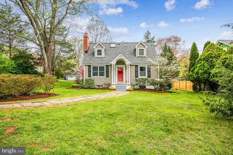 6510 76th St, Cabin John, MD 20818