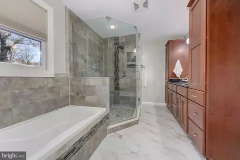 Bath - 13009 Wilton Oaks Dr, Silver Spring, MD 20906 photo 3 of 5