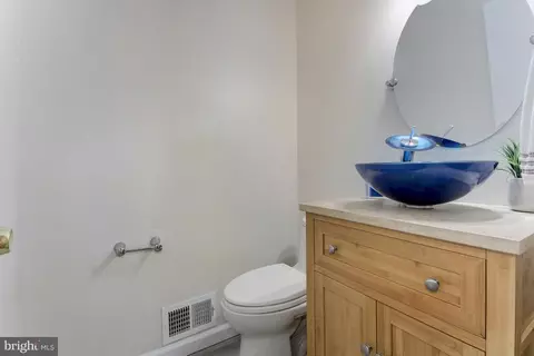 Bath - 13009 Wilton Oaks Dr, Silver Spring, MD 20906 photo 1 of 5