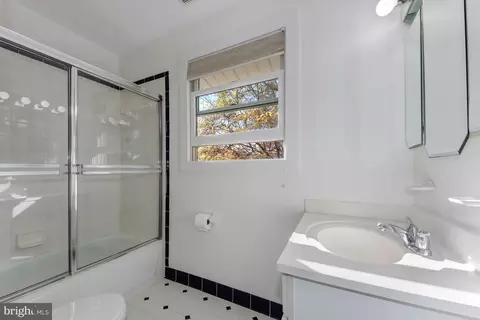 Bath - 13009 Wilton Oaks Dr, Silver Spring, MD 20906 photo 4 of 5