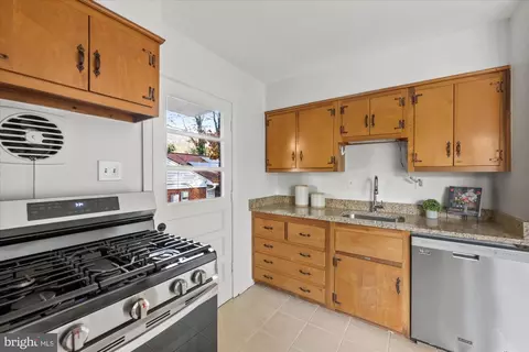 Kitchen - 1706 Lansdowne Way, Silver Spring, MD 20910 photo 4 of 5