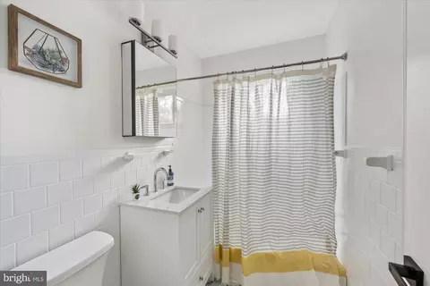 Bath - 1706 Lansdowne Way, Silver Spring, MD 20910 photo 2 of 3