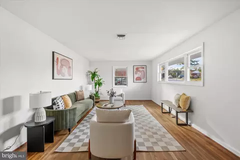 Living - 1706 Lansdowne Way, Silver Spring, MD 20910 photo 1 of 3
