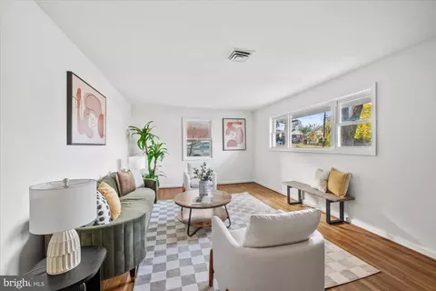 Living - 1706 Lansdowne Way, Silver Spring, MD 20910 photo 2 of 3