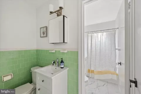 Bath - 1706 Lansdowne Way, Silver Spring, MD 20910 photo 1 of 3
