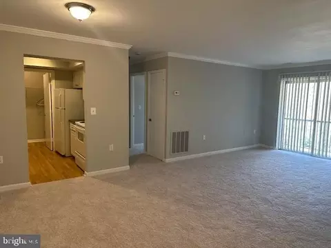 18334 Streamside Dr #302, Gaithersburg, MD 20879