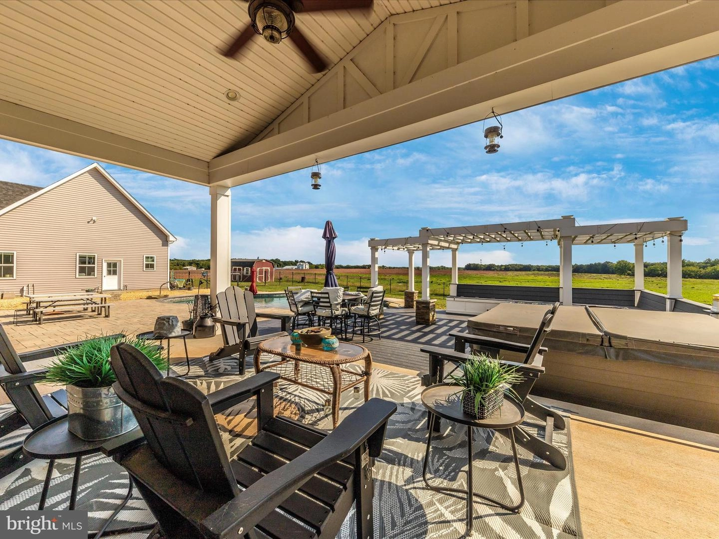 Exterior - 14671 Sugarland Rd, Poolesville, MD 20837 photo 5 of 16