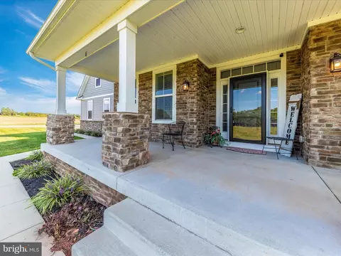 Exterior - 14671 Sugarland Rd, Poolesville, MD 20837 photo 3 of 16