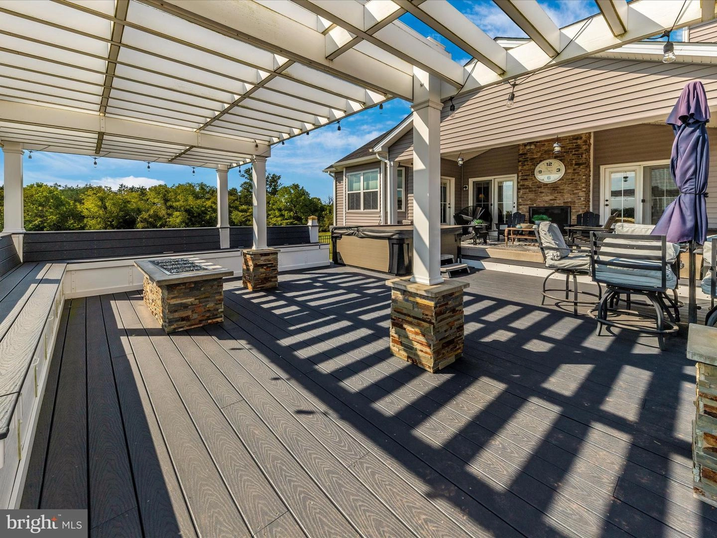 Exterior - 14671 Sugarland Rd, Poolesville, MD 20837 photo 6 of 16