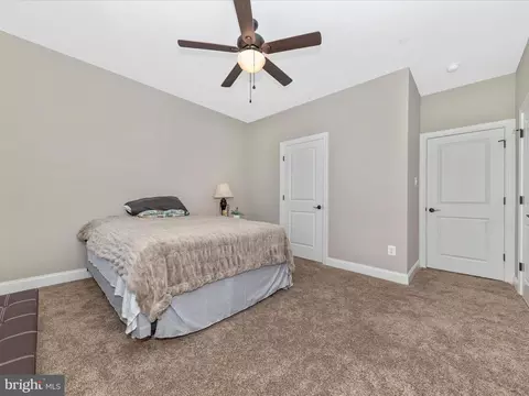 Bedroom - 14671 Sugarland Rd, Poolesville, MD 20837 photo 4 of 8