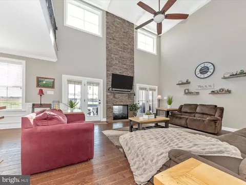 Living - 14671 Sugarland Rd, Poolesville, MD 20837 photo 1 of 3