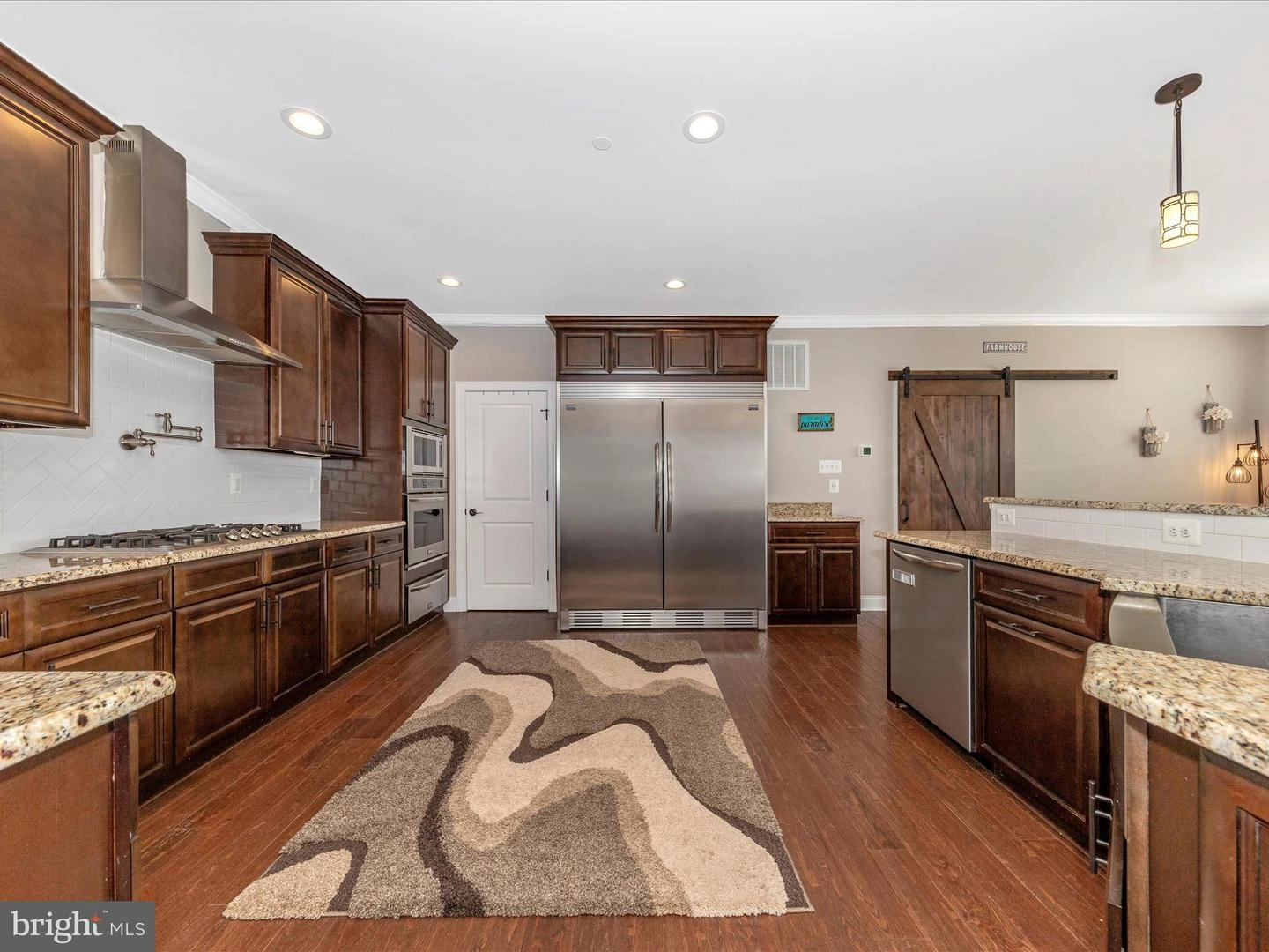 Kitchen - 14671 Sugarland Rd, Poolesville, MD 20837 photo 2 of 5