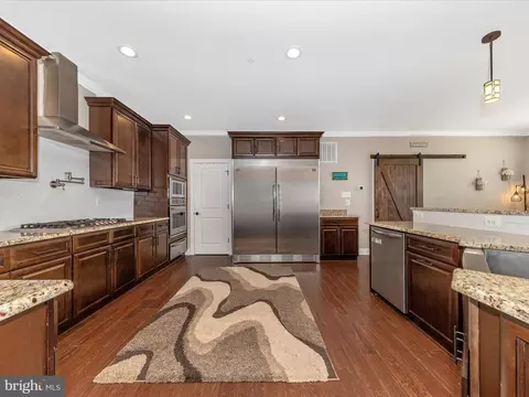 Kitchen - 14671 Sugarland Rd, Poolesville, MD 20837 photo 2 of 5